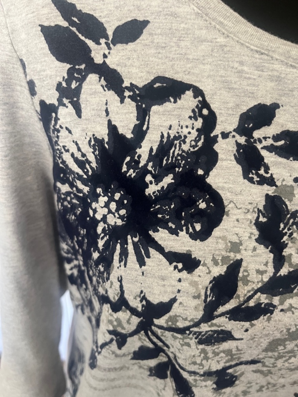 Chico's Zenergy Gray Tunic Tee Navy Floral Print P1 - Picture 7 of 15
